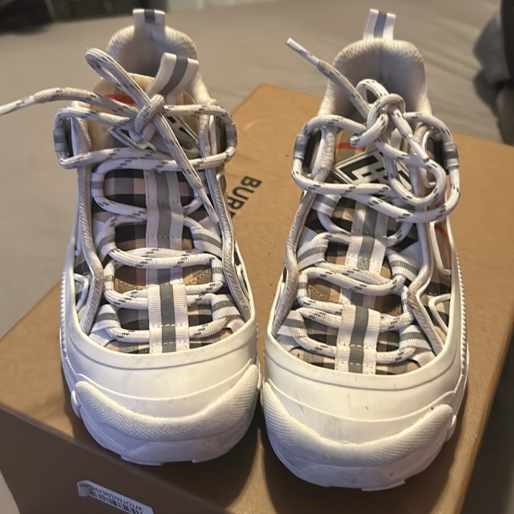 Toddler burberry sneakers